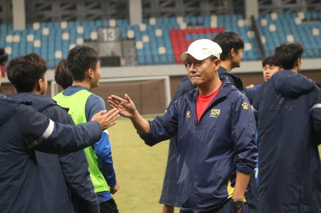 开云官方网站-83国青主帅支招05国青：放开去踢！别丢掉自信