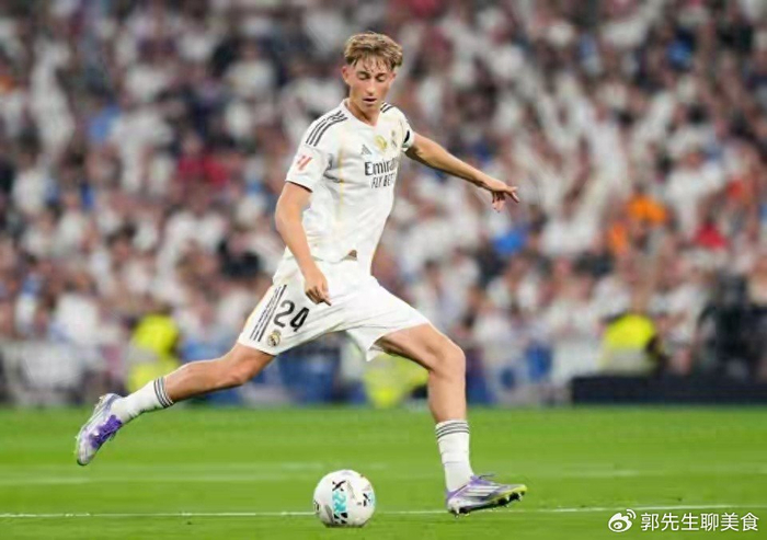 开云体最在线新网址-6250万新援笑对队友担架？皇马这笔买卖到底亏不麻|圣地亚哥-伯纳乌足球场|皇家马德里|阿森西奥|赫伊森|球迷_新浪体育_新浪新闻