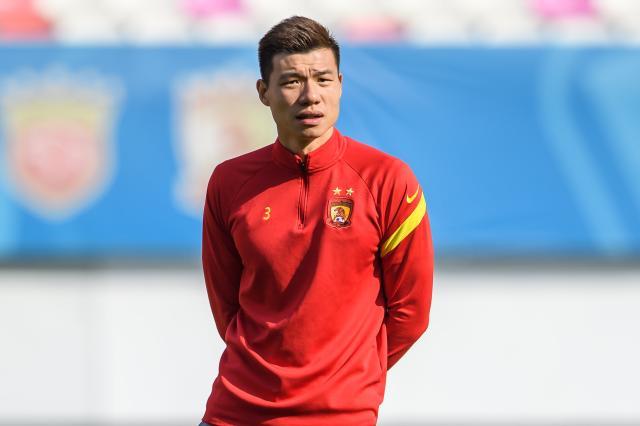 开云官方网站-广州队功勋后卫发布长文告别 连说16个感谢太催泪