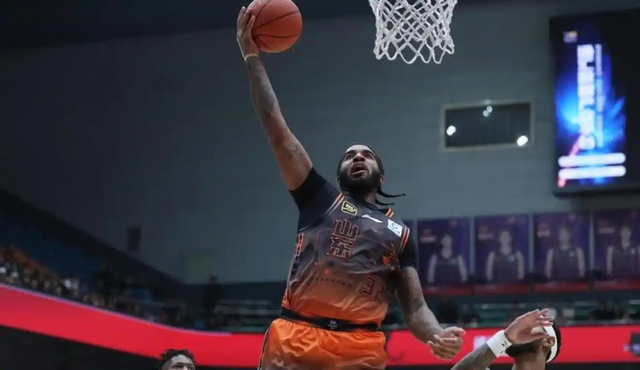 开云官方网站-山东男篮官宣约翰逊加盟，邱彪迎来一把双刃剑，克里斯或被边缘化